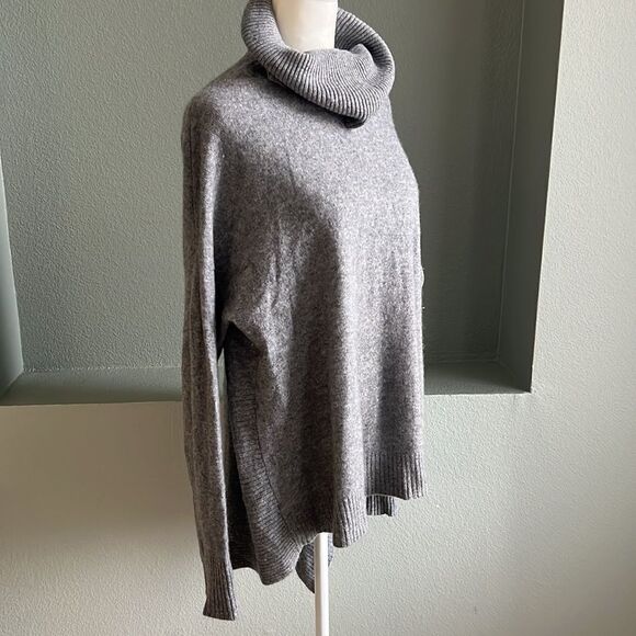 Vertical Design Cashmere Sweater Top - Picture 1 of 8